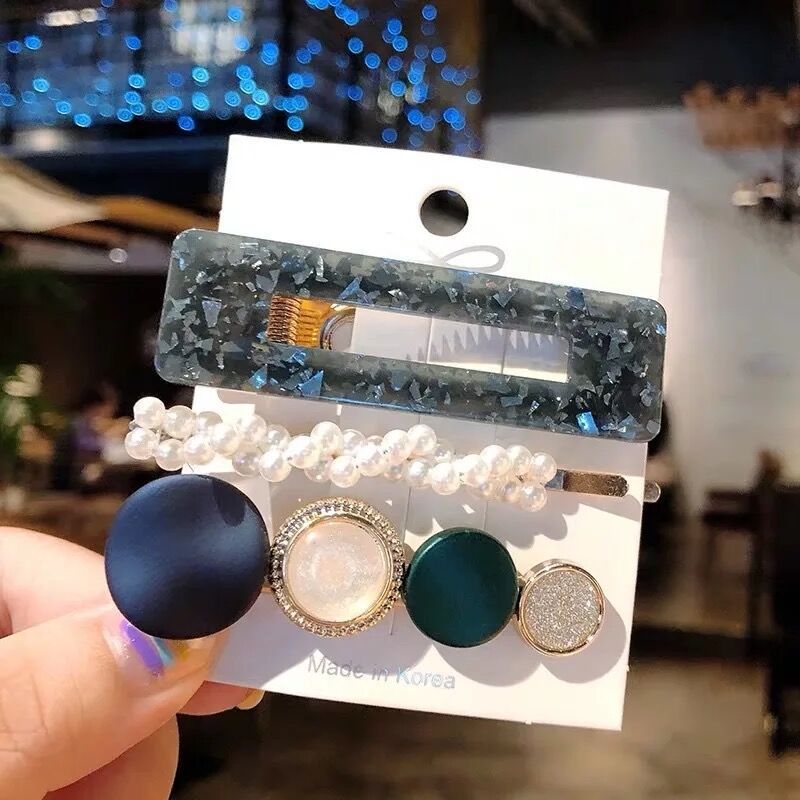 Pearl hair accessories