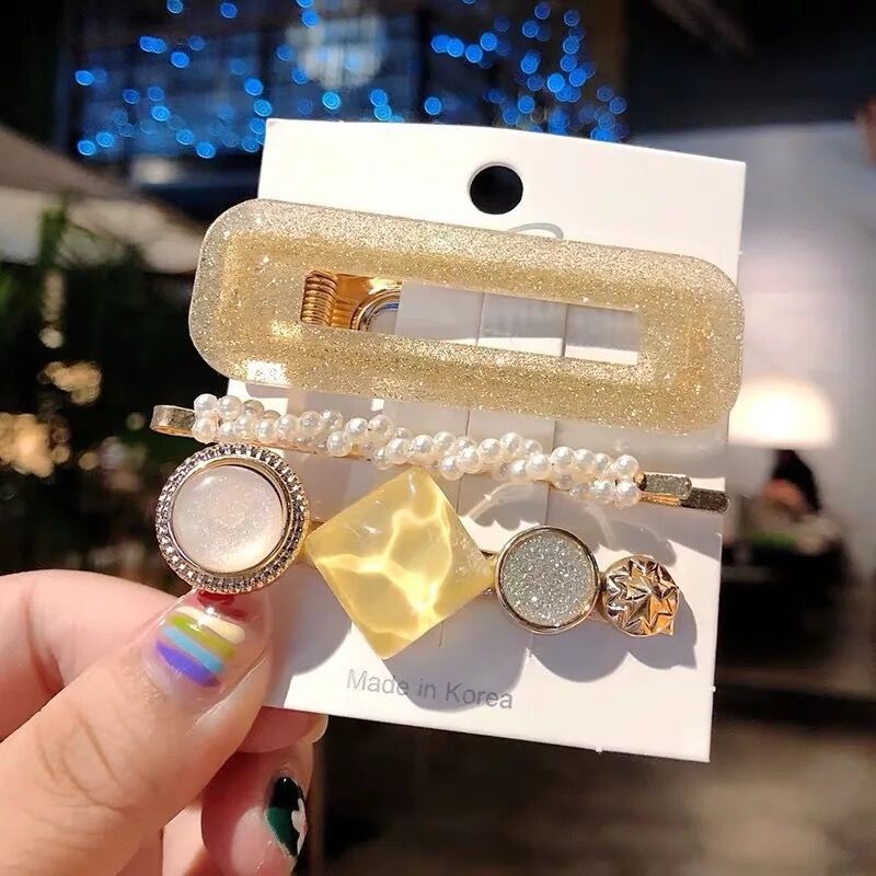 Pearl hair accessories